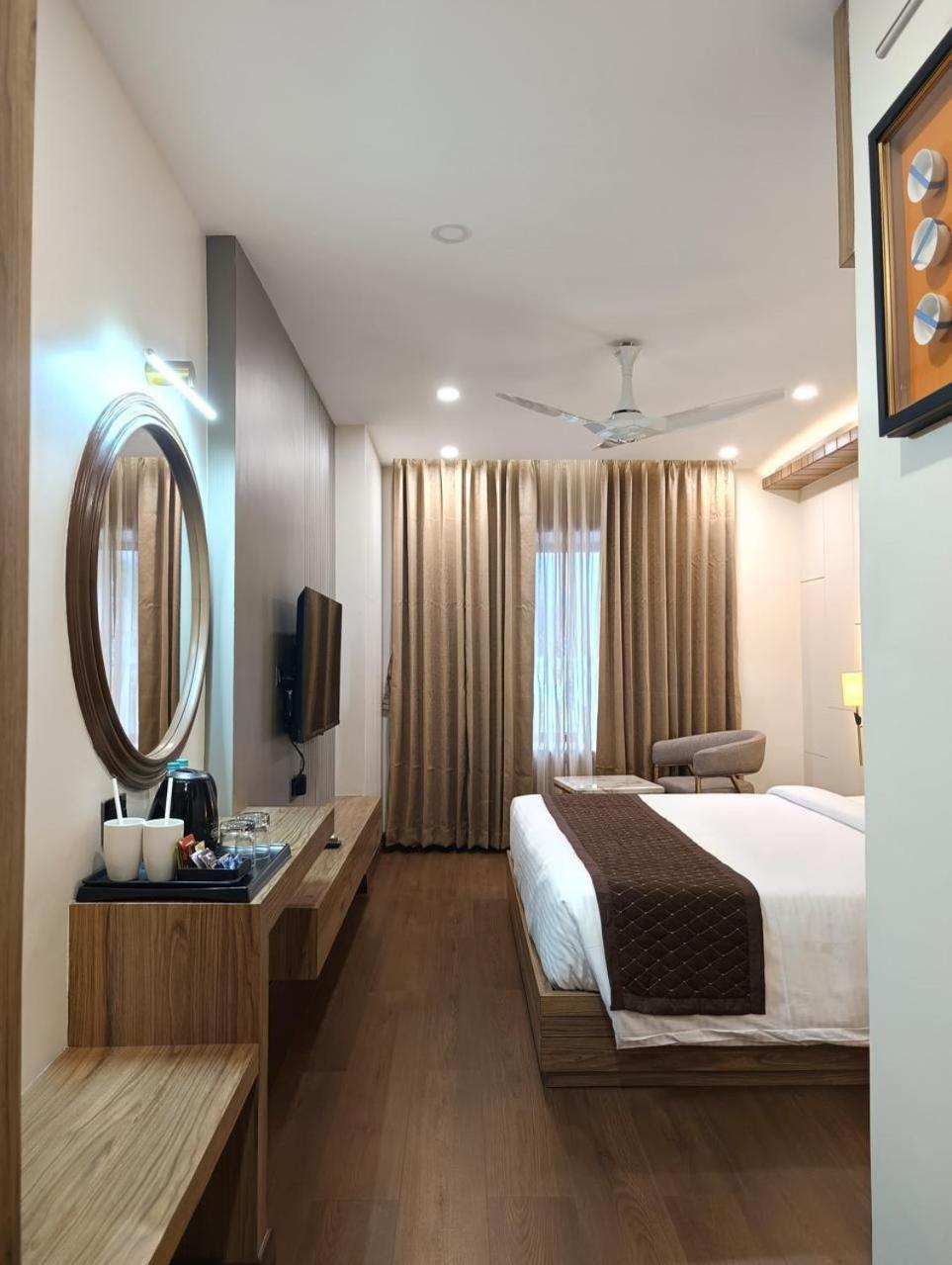 Heavens Garden Empire Hotel Guwahati Bagian luar foto