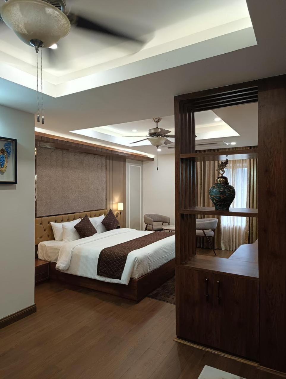 Heavens Garden Empire Hotel Guwahati Bagian luar foto