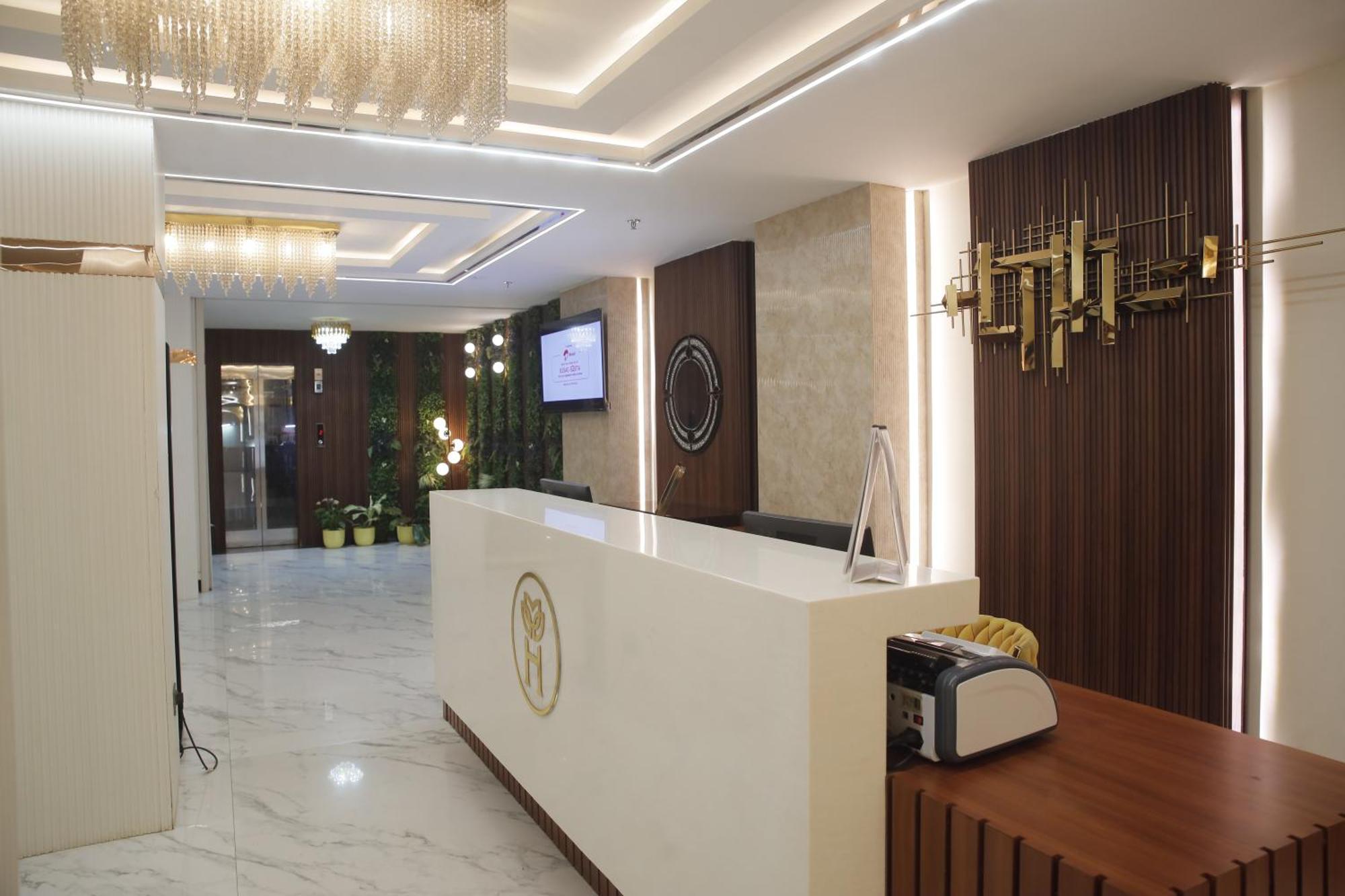 Heavens Garden Empire Hotel Guwahati Bagian luar foto