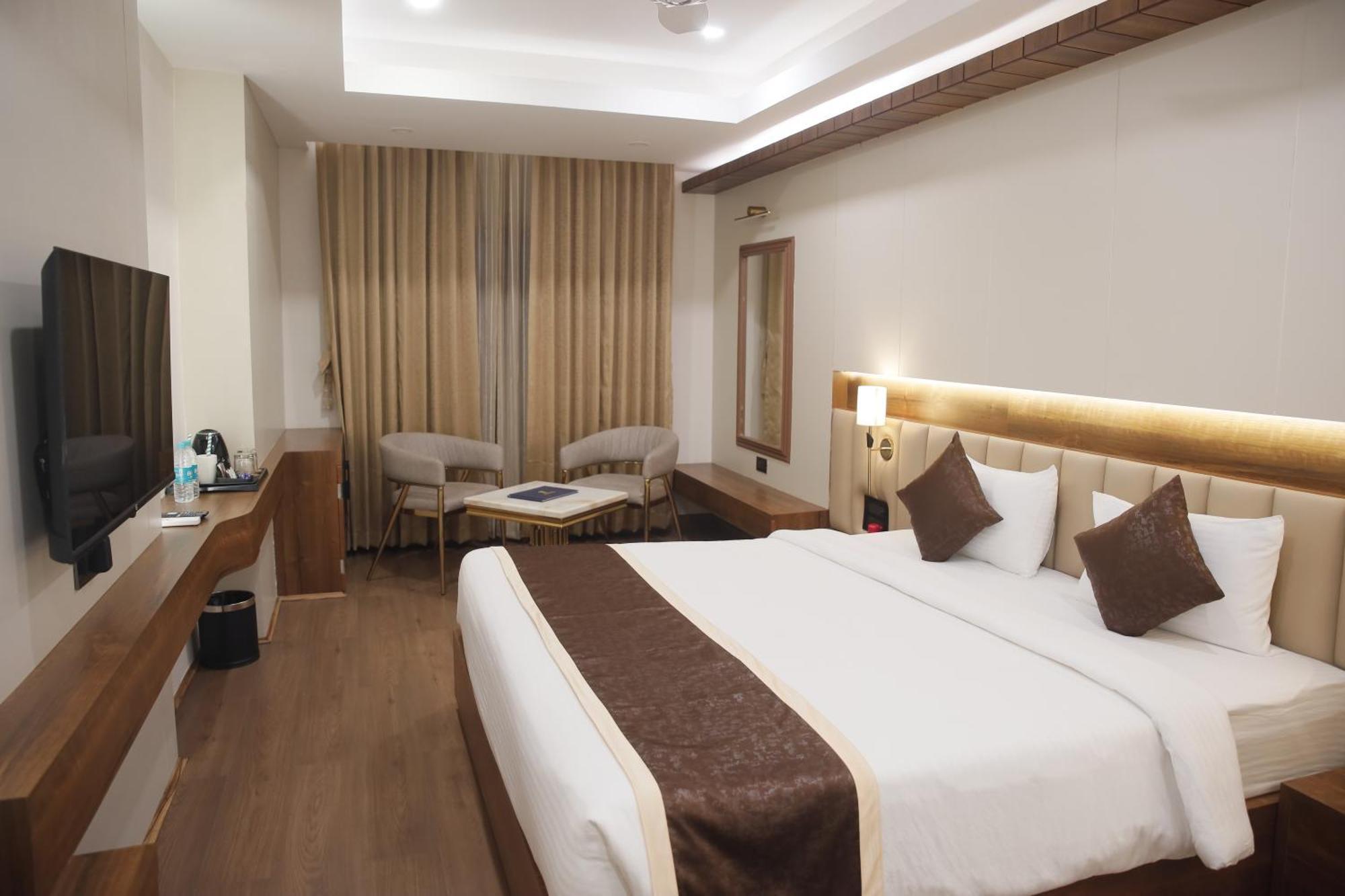 Heavens Garden Empire Hotel Guwahati Bagian luar foto